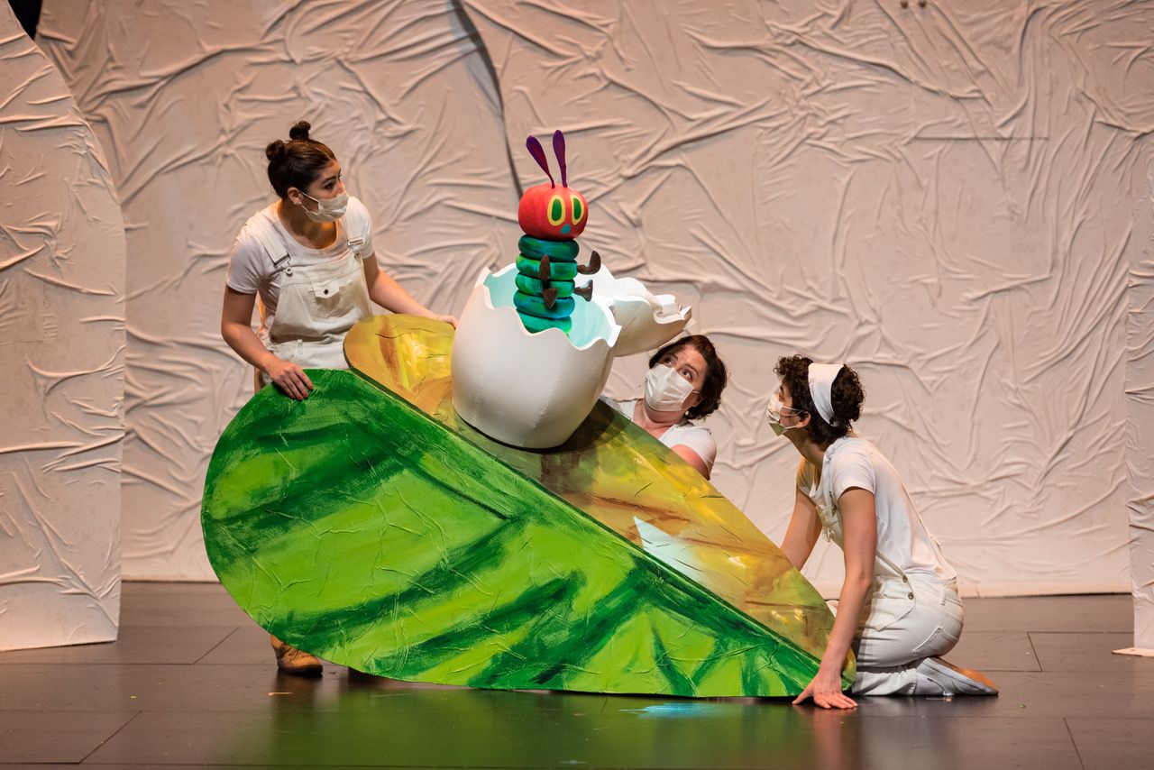 Metro Theater Company presents 'A Very Hungry Catepillar Show / La Oruga Muy Hambienta Espactaculo', photo by Jennifer A Lin. Metro Theater Company presents 'A Very Hungry Catepillar Show / La Oruga Muy Hambienta Espactaculo', photo by Jennifer A Lin.