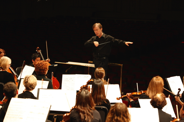 David Robertson conducting the St. Louis Symphony. Photo by Scott Ferguson.