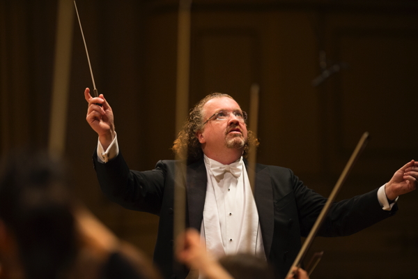 Stéphane Denève conducting. Photo courtesy of SLSO. Stéphane Denève conducting. Photo courtesy of SLSO.